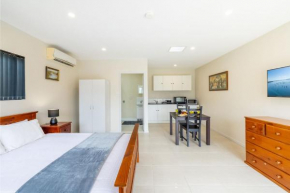 14A Grafton St - Pet friendly studio with air con and wi-fi